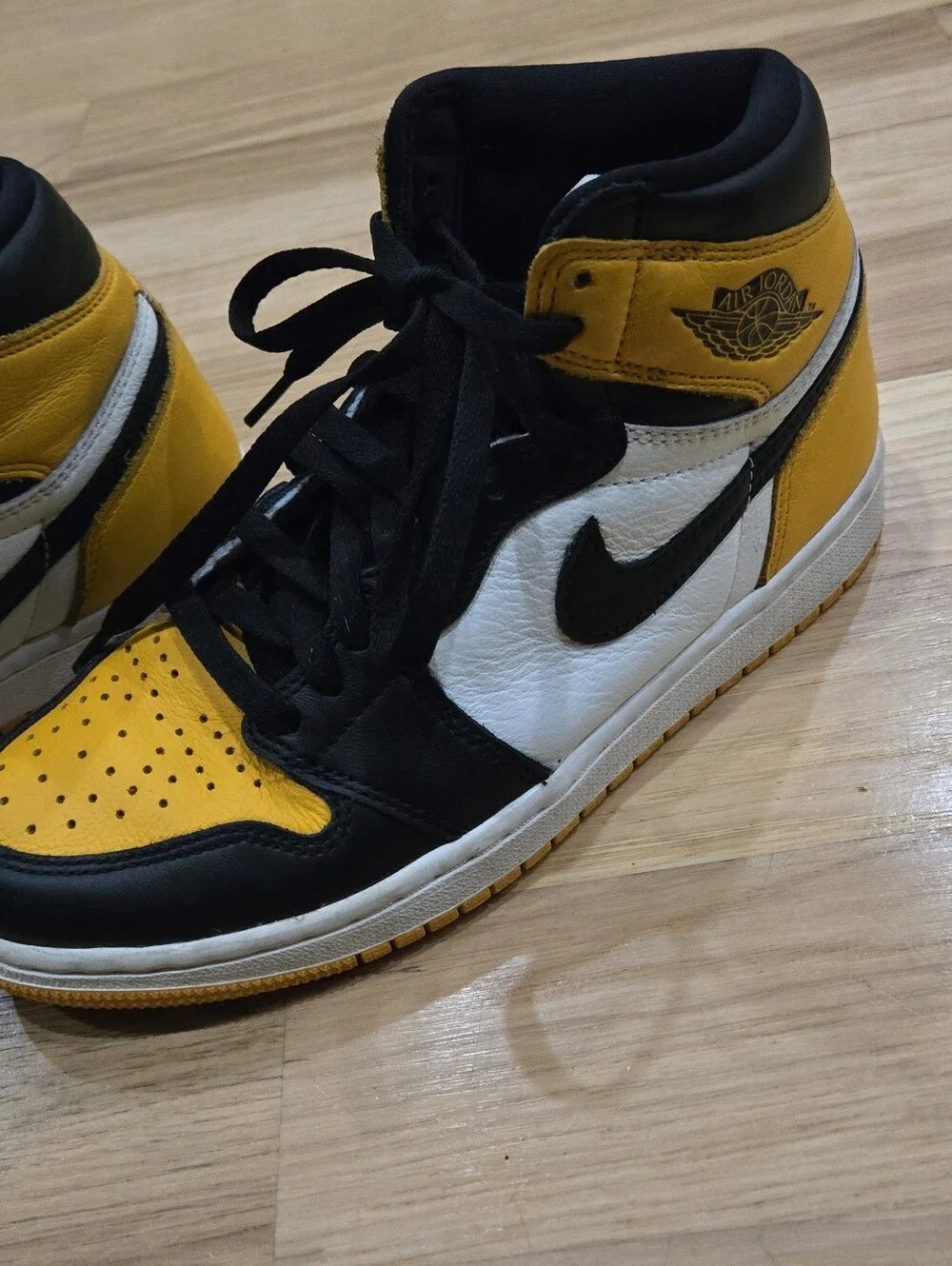 Air Jordan 1 Retro High Top Sneakers Yellow, Black & White Size 7